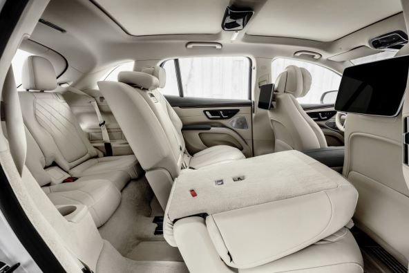 Mercedes EQS SUV (8).jpg