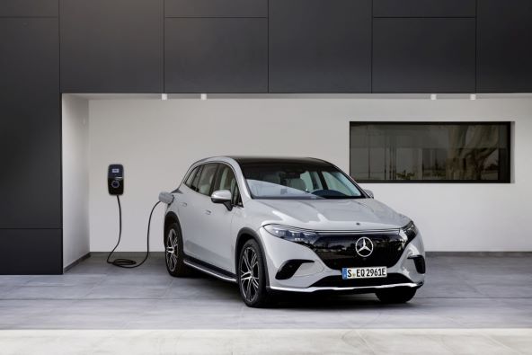 Mercedes EQS SUV (12).jpg
