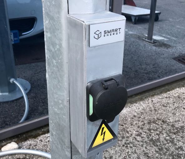 Punjac u rasvjetnom stupu (2).jpg