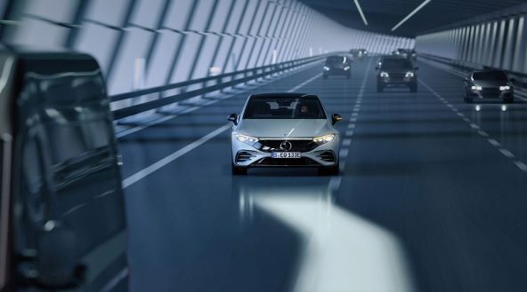Active Lane Change Assist (Mercedes).jpg