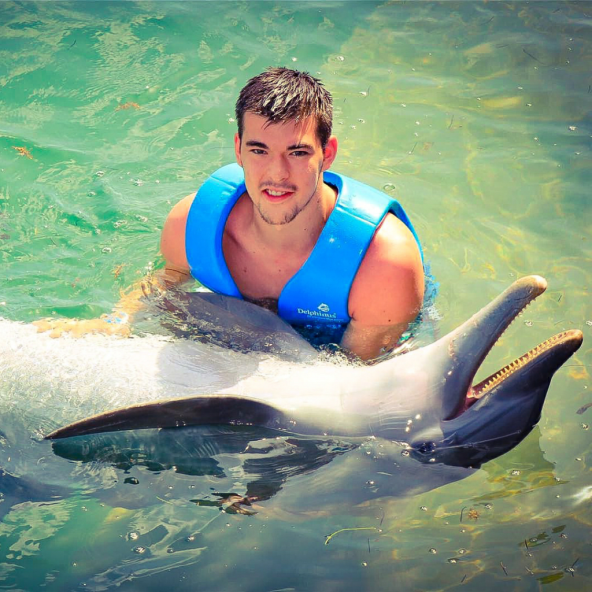 LJUBAV NA PRVOM MJESTU Poslije plivanja s dupinima - na Jadran