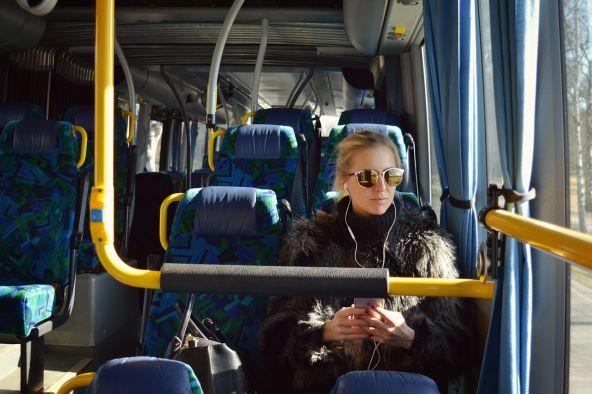 Autobus djevojka (1).jpg