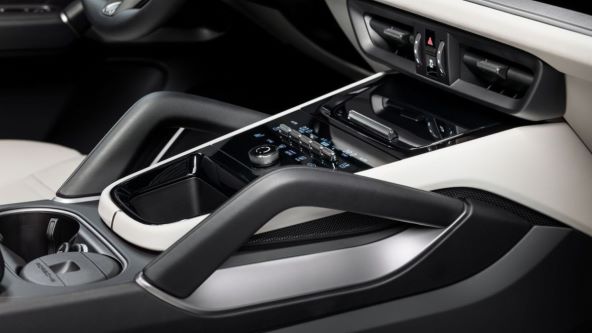 Porsche Cayenne 2023 (16).jpg