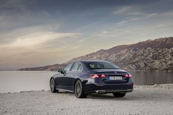 Mercedes-Benz E-klasa 2023 (2).jpg