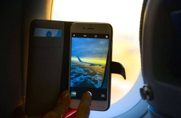 Avion zrakoplov pametni telefon.jpg