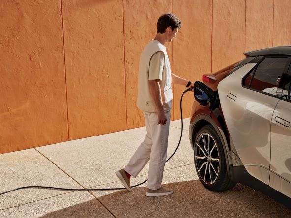 Toyota C-HR 2023 (16).jpg