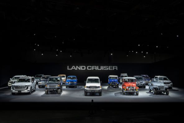 Toyota Land Cruiser (2).jpg