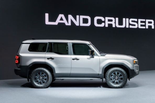 Toyota Land Cruiser (5).jpg