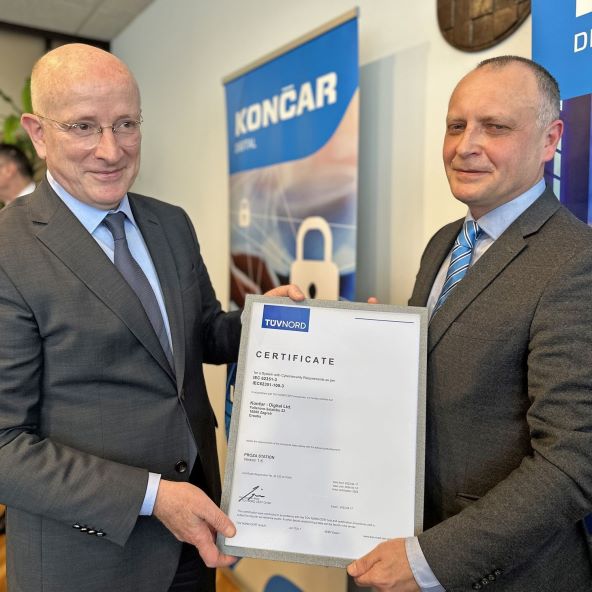 Dr. Christian Hellbach i dr. Goran Leci.jpg