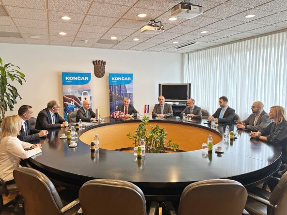 Svečano uručenje certifikata o usklađenosti sa zahtjevima najnovijih međunarodnih standarda za kibernetičku sigurnost u upravljanju kritičnom infrastrukturom.jpg