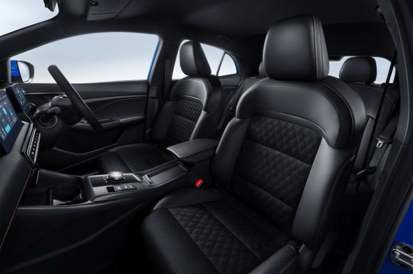 MG3Hybrid-interior-crosscabin.jpg