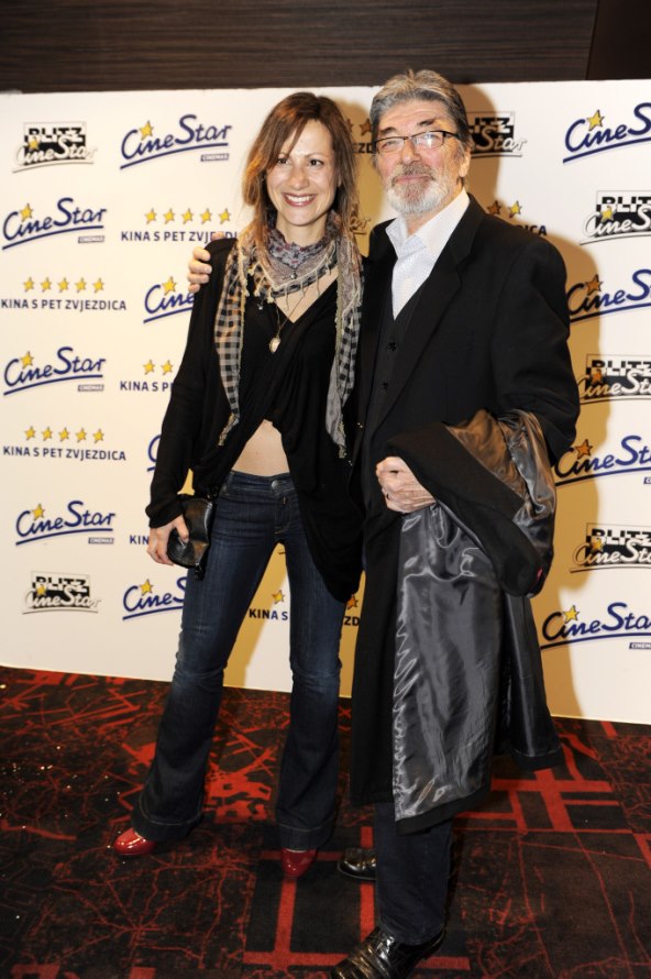 Matija Dedić se s obitelji zabavio uz 'Duh babe Ilonke'