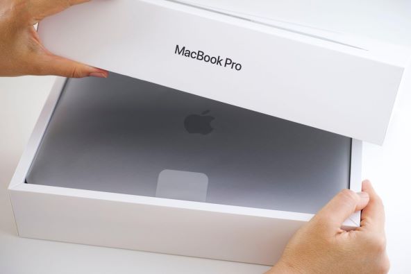 Apple MacBook Pro (2)
