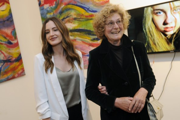 Luna Bizovčar je kćer pokojne umjetnice Ivane Popović