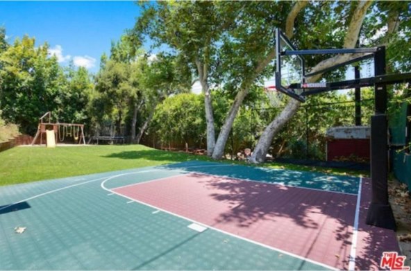 FINANCIJSKI PROBLEMI Poznata pjevačica prodaje luksuznu vilu