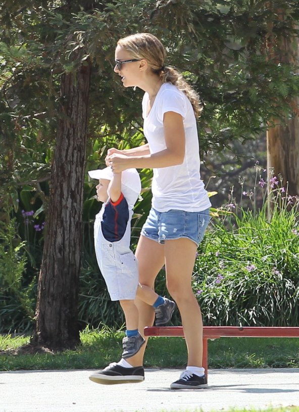 Prvi koraci malenog Alepha, sina Natalie Portman 