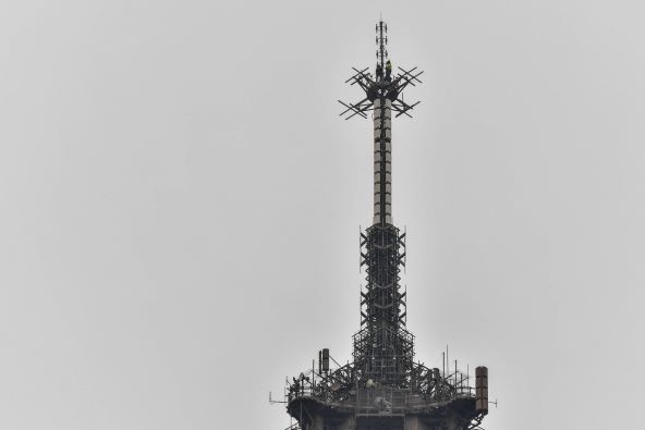 Eiffelov toranj DAB+ antena (3).jpg