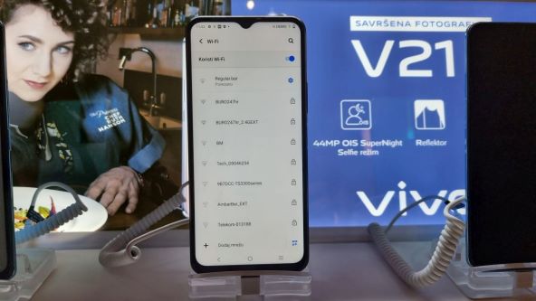 Vivo Y21.jpg