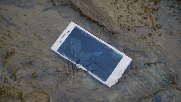 Voda telefon (3).jpg