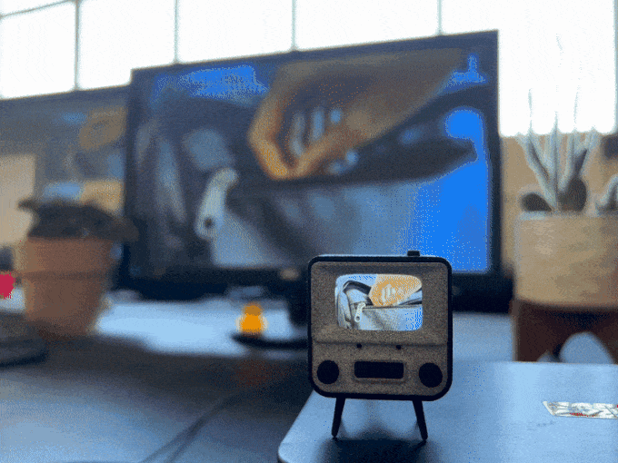 TinyTV 2 i TinyTV Mini (1).gif