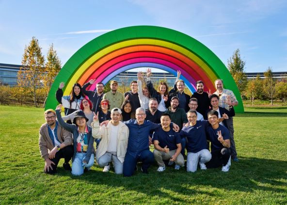 Apple-App-Store-Awards-2022-Tim-Cook.jpg