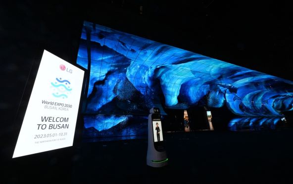 LG OLED-Attractor-06.jpg