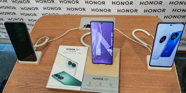 Honor 70.jpg