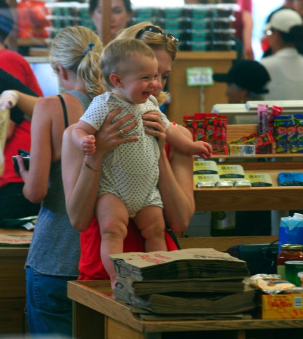 January Jones - društveno angažirana mama 