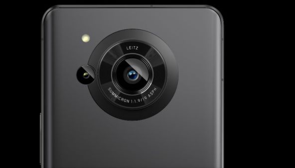 Sharp Aquos R7.jpg