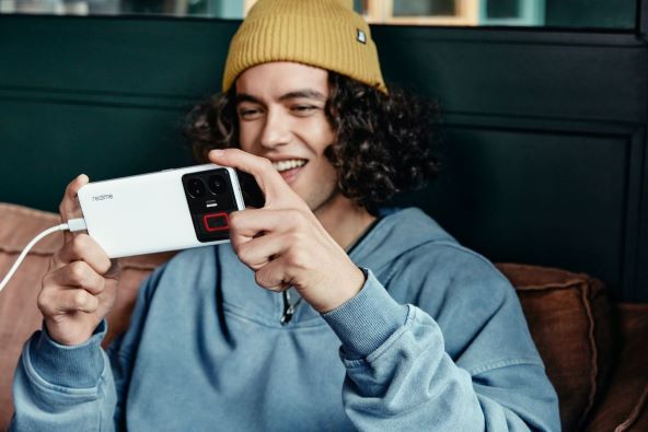 realme GT3 (2).jpg