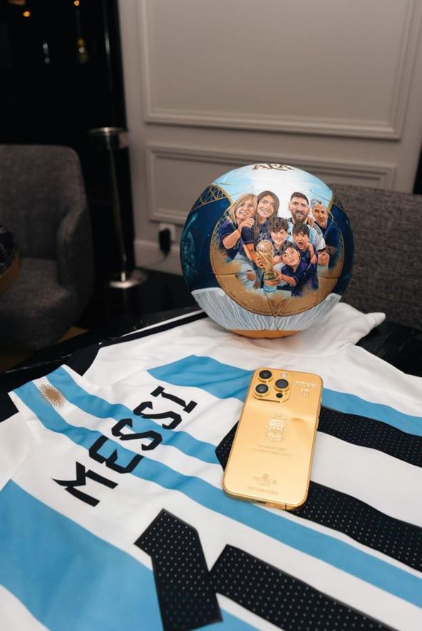 Zlatni Apple iPhone 14 Pro Messi Argentina (6).jpg