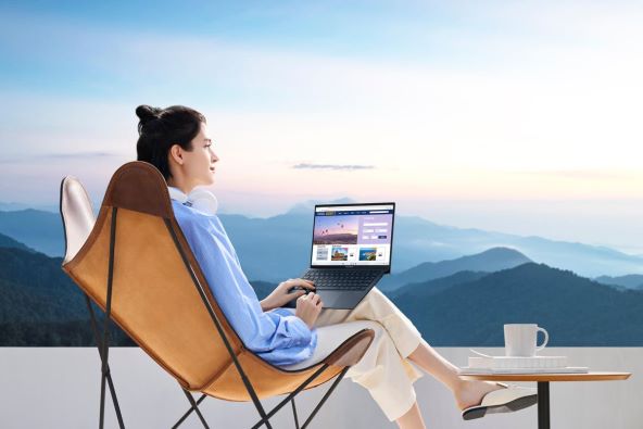 Asus Zenbook S 13 OLED_UX5304_3.jpg