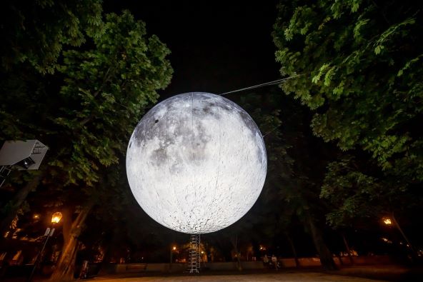 Huawei Touch the Moon instalacija_pripreme (6).jpg