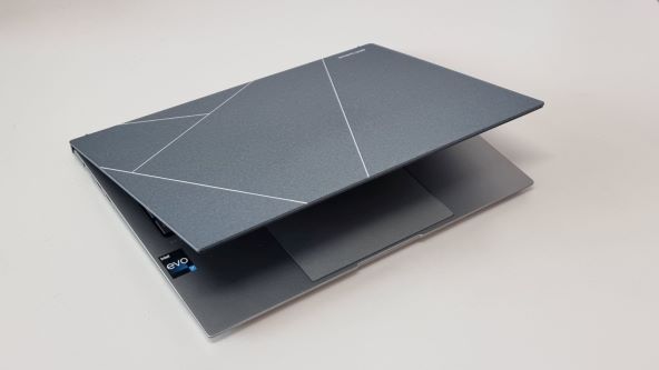 Asus Zenbook S 13 OLED UX5304 (25).jpg