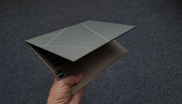 Asus Zenbook S 13 OLED UX5304 (52).jpg
