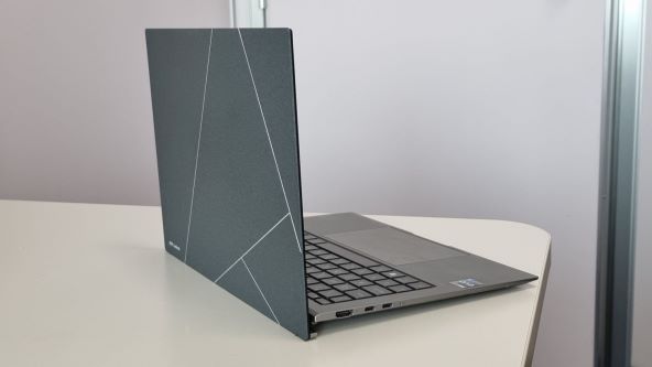 Asus Zenbook S 13 OLED UX5304 (24).jpg