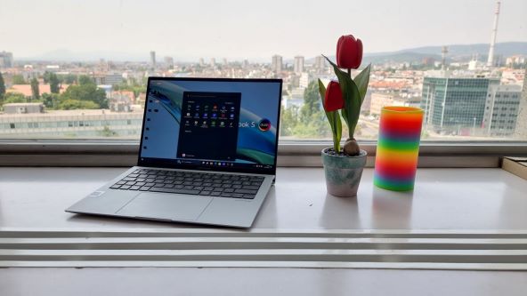 Asus Zenbook S 13 OLED UX5304 (42).jpg