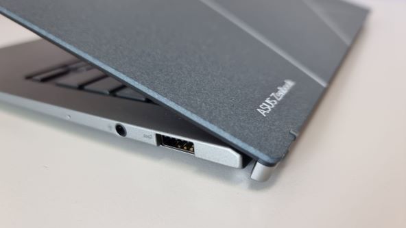 Asus Zenbook S 13 OLED UX5304 (28).jpg