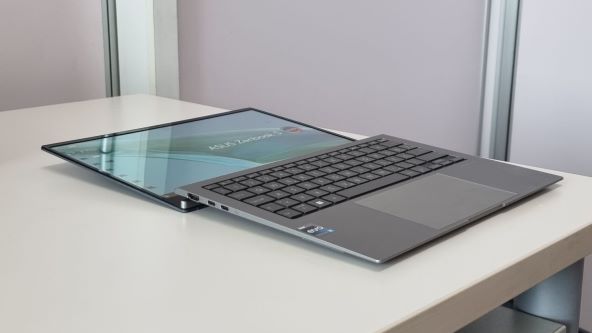 Asus Zenbook S 13 OLED UX5304 (20).jpg