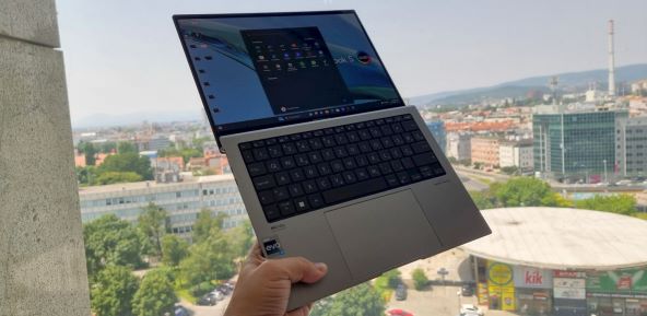 Asus Zenbook S 13 OLED UX5304 (32).jpg