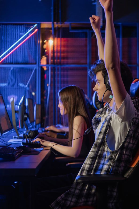 Gaming igranje igre igara Shutterstock (1).jpg