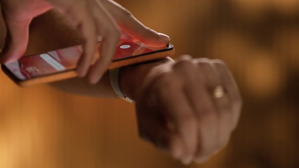 Motorola adaptivni fleksibilni prilagodljivi ekran (3).jpg