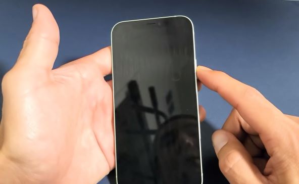 Apple iPhone 12 (1).jpg
