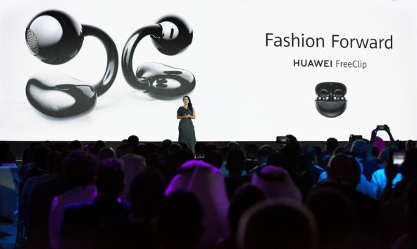 Huawei FreeClip Fara Fashion Forward Huawei.jpg