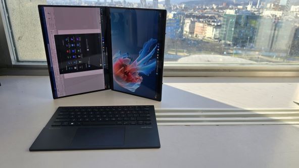 Asus Zenbook Duo UX8406 (13).jpg
