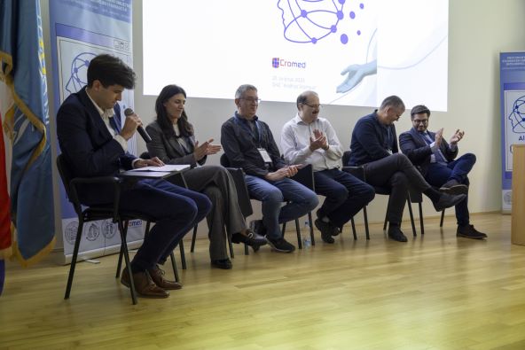 Slika 5 - Interdisciplinarna panel rasprava (1).jpg