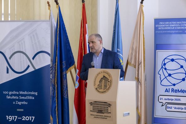 Slika 6 - prof. dr. sc. Tvrtko Hudolin - robotska kirurgija.jpeg
