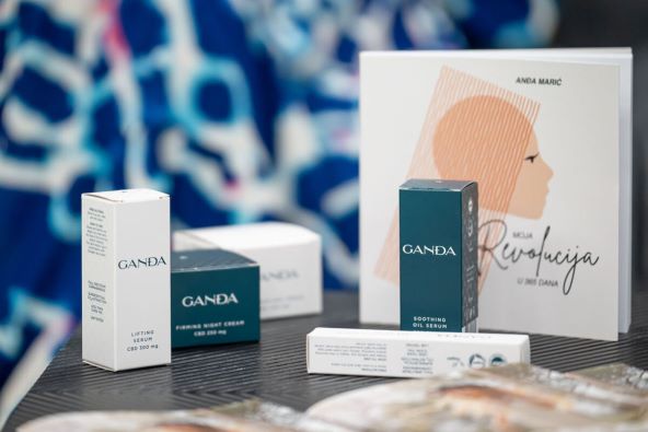 Anđa Marić na sajmu je ekskluzivno predstavila vlastiti beauty brend Ganđa CBD Skincare te se osvrnula i na uspjeh svoje prve knjige.jpg
