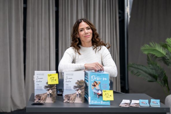 Svjetski poznata spisateljica i influencerica Kristina Kuzmič promovirala je svoju novu knjigu Znam kako ću.jpg