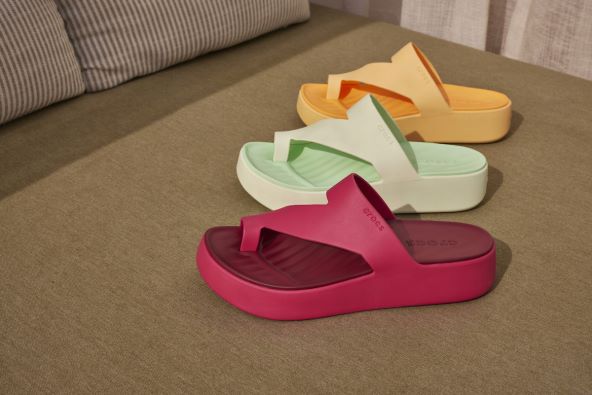 Poletna lahkotnost s Crocs sandali_1.jpg
